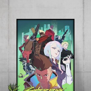 Może przedstawiać: Oprawiony plakat z postaciami w stylu anime z Cyberpunk: Edgerunners. Grafika ma turkusowo-zielone tło z krajobrazem miejskim. Tytuł "Cyberpunk Edgerunners" znajduje się na dole w neonowej zieleni.