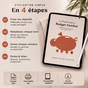 Może przedstawiać: Tablet cyfrowy wyświetlający francuskojęzyczny planer budżetu rodzinnego z grafiką brązowej świnki skarbonki. Ekran przedstawia cztery kroki organizacji finans&oacute;w, w tym tekst o wyznaczaniu cel&oacute;w, śledzeniu miesięcznych dochod&oacute;w i wydatk&oacute;w, cotygodniowym monitorowaniu oraz podsumowaniu.