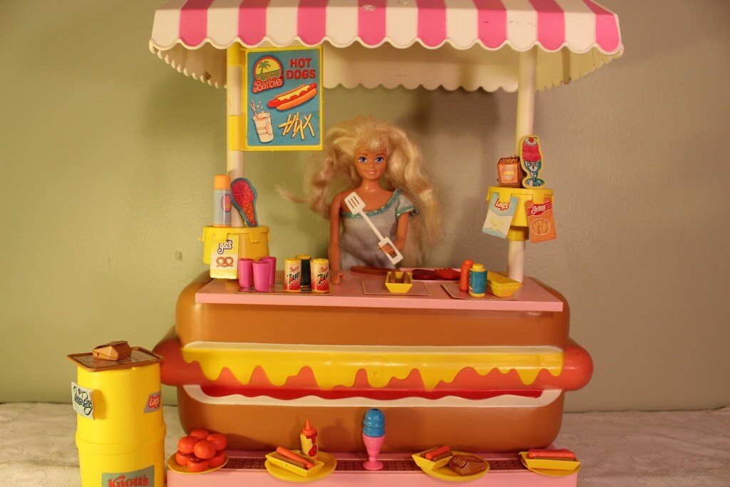 Vintage BARBIE 1987 California Dream Hot Dog Stand Playset