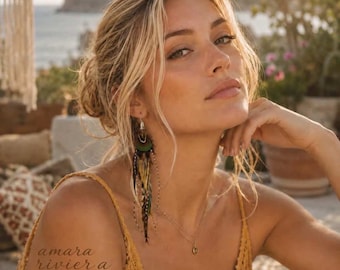 Orecchini pendenti stile boho con piume, lunghi orecchini pendenti stile pavone, gioielli artigianali per festival, regalo bohémien per donne