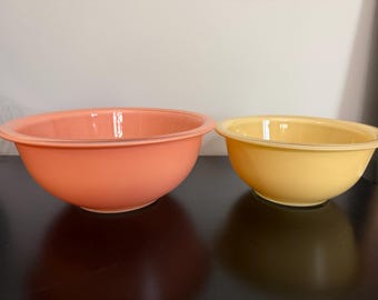 "Vintage Pyrexschalen ""Autumn Rainbow"", 2er-Set."