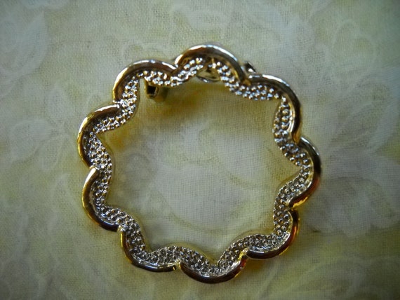 Vintage Circle Brooches, 4 Gold Brooches, Shawl P… - image 6