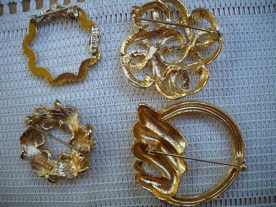 Vintage Circle Brooches, 4 Gold Brooches, Shawl P… - image 5