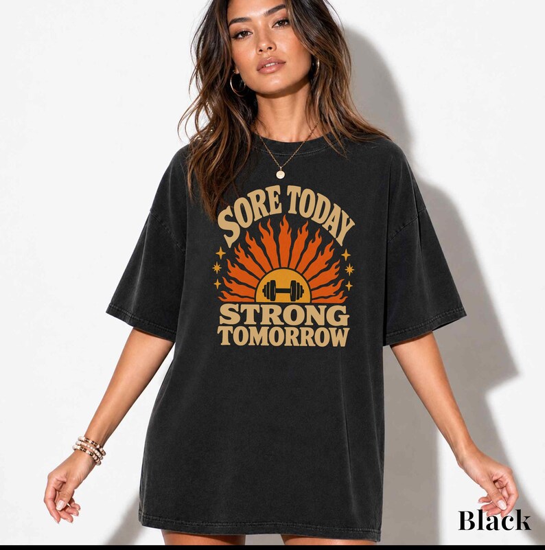 Camiseta "Dor Hoje, Força Amanhã" | Camiseta motivacional para academia feminina | Camiseta para levantamento de peso | Presente fitness para ela imagem 3