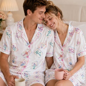 Conjunto de pijama de cetim com estampa de peças de Mahjong: roupa de dormir feminina com botões.