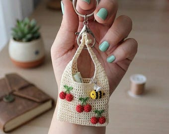 Miniature Crochet Tote Bag Keychain, Mini Bag Charm with Fruit & Bee, Cute Crochet Bag Charm, Handmade Kawaii Gift, Backpack Charm