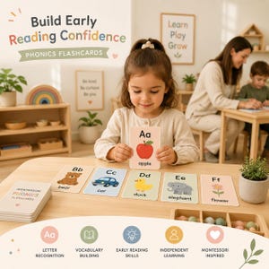 Puede incluir: Una niña sostiene una tarjeta de vocabulario "manzana" de un conjunto de tarjetas de fonética Montessori. Las tarjetas presentan ilustraciones y letras coloridas, con el texto "Build Early Reading Confidence" y "Phonics Flashcards".