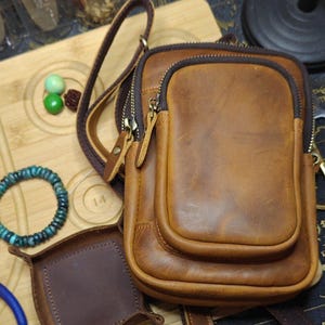 Crazy Horse Leather Crossbody Bag 19x13cm | Vintage Pull-Up Cowhide Mini Shoulder Pouch with Adjustable Strap
