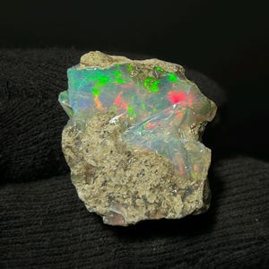 Ópalo etíope en bruto de 21,70 quilates | Ópalo multicolor brillante AAA | Piedra preciosa de ópalo en bruto | Suministro para la fabricación de joyas | Piedra de ópalo en bruto rara.