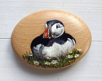 Sitting Puffin Mini Art Pebble - Palm size wood pebble featuring a puffin in daisies - Bird art - Unique gift for all occasions - Reading