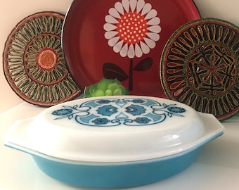 Cocotte vintage bleu horizon PYREX avec couvercle, ovale divisé en deux parties, décoration rétro allant au four