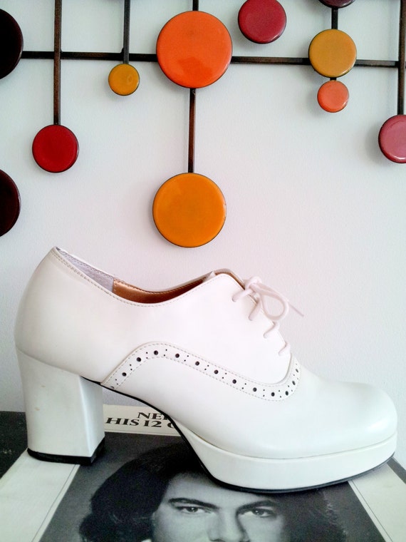 Vintage Ladies Shoes Retro White MOD Size 6