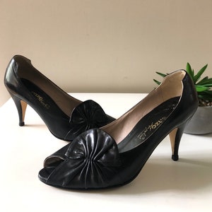 vintage Enzo Angiolini 80's cuir noir escarpins peep toe ventilateur design chic 8 taille