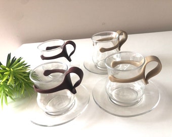 Dos tazas y platillos de espresso Bodum Doppio vintage fabricados en Francia (mango color canela aún disponible)