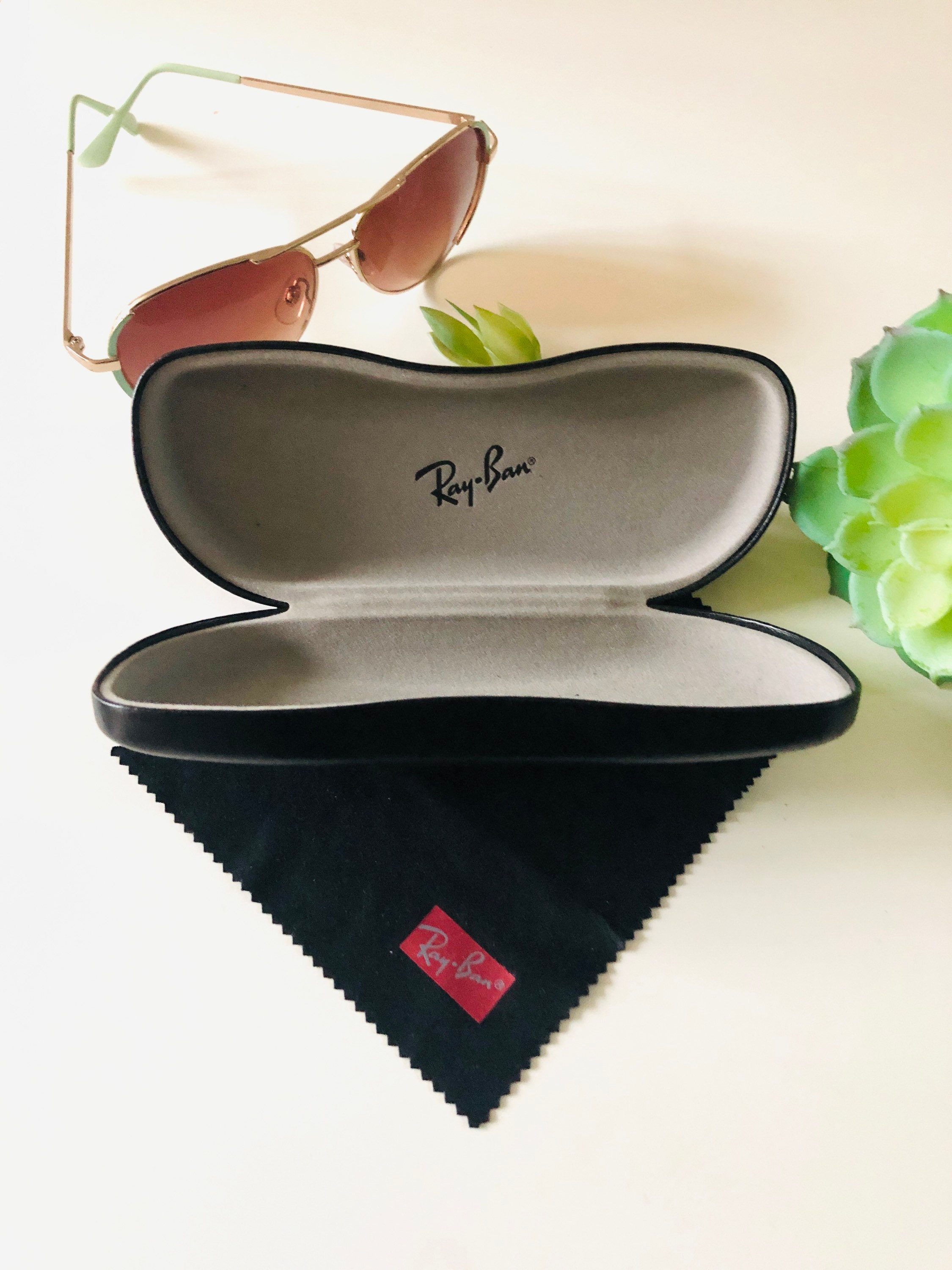 Ray-Ban Unisex's Special Edition Sunglass Case, Distressed, 7 x 4 :  Amazon.ca: Clothing, Shoes & Accessories