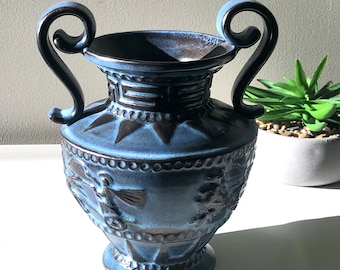 Superbe vase de style grec en céramique bleue design char numéroté