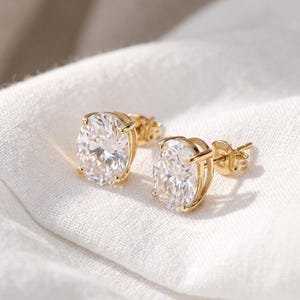 Pendientes de oro de 18k, pendientes solitarios con diamantes de talla ovalada engastados en garras, delicados pendientes alternativos con diamantes de talla brillante, regalo para ella.