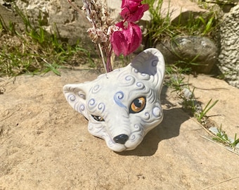 Vaas met poolvossenkop, keramische sculptuur
