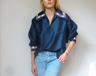 Blusa azul marino con cuello grande y trenzas vintage CAMILLE