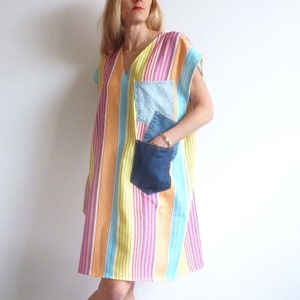 Mehrfarbiges Kleid mit Taschen aus recyceltem Denim ANITA Bild 4