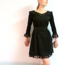 Schwarze Cord & MEREDITH Spitzen Kleid