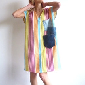 Mehrfarbiges Kleid mit Taschen aus recyceltem Denim ANITA Bild 3