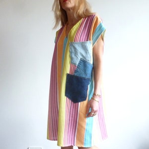 Mehrfarbiges Kleid mit Taschen aus recyceltem Denim ANITA Bild 7