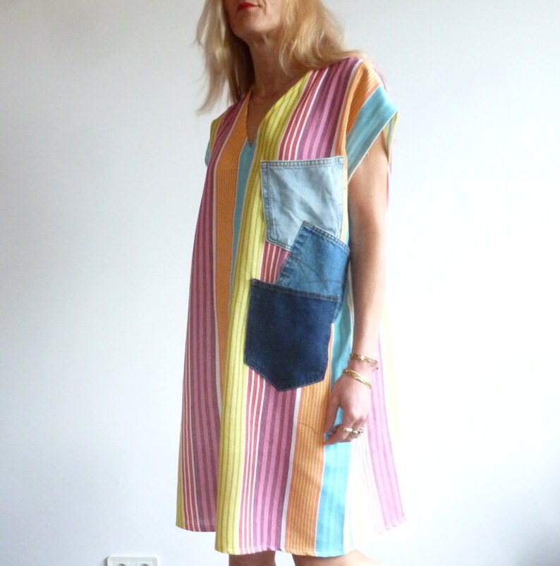 Mehrfarbiges Kleid mit Taschen aus recyceltem Denim ANITA Bild 7
