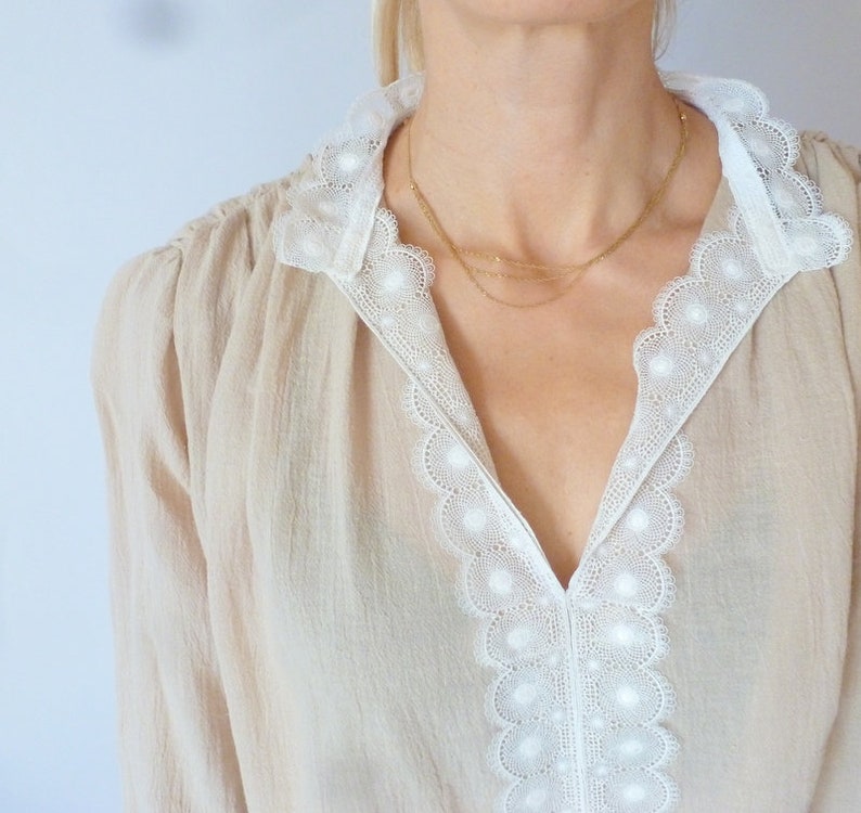 Blouse en crépon de coton écru à galons de dentelle fine ivoire LISANDRE image 7