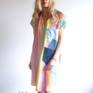 Mehrfarbiges Kleid mit Taschen aus recyceltem Denim ANITA Bild 8