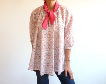 Bohemian blouse in pale pink cotton with flowers
