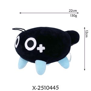 K&ouml;nnte beinhalten: Schwarzes Pl&uuml;schtier mit wei&szlig;en Augen und einem wei&szlig;en Kreuzsymbol. Das Spielzeug hat hellblaue F&uuml;&szlig;e und ist 22 cm lang und 12 cm hoch. Es wiegt 130 g. Der Produktcode lautet X-2510445.