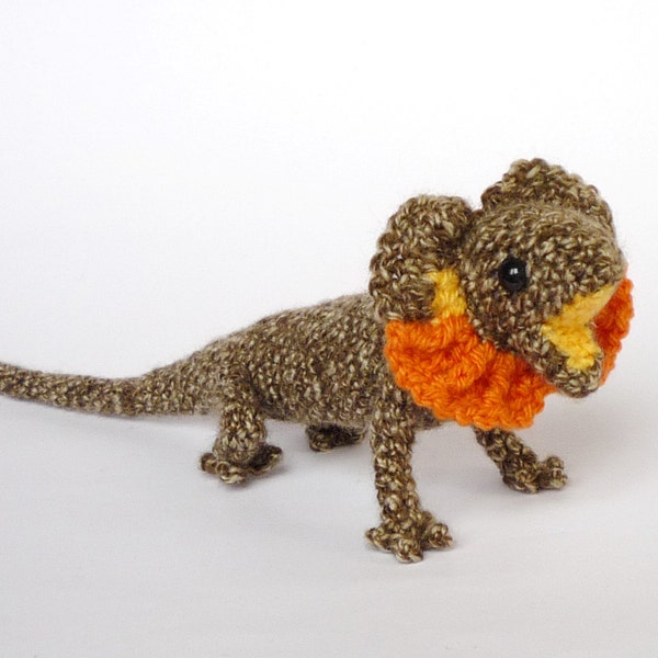 Frilled lizard amigurumi