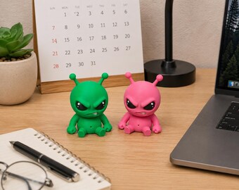 Ensemble mignon de compagnons de bureau Alien en colère | Figurines extraterrestres imprimées en 3D | Décoration de bureau amusante | Accessoire de bureau pour joueur | Cadeau unique pour collègue