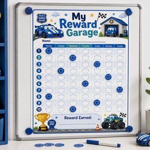 Op de afbeelding: Een wit magnetisch beloningsbord getiteld My Reward Garage met een blauw autothema, voorzien van een rooster voor de dagen van de week en genummerde rijen van één tot tien. Het bevat blauwe ronde magneten met schildpictogrammen en een blauwe stift.