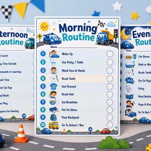 Op de afbeelding: Drie witte rechthoekige kaarten met de titels Morning Routine, Afternoon Routine en Evening Routine. Elke kaart bevat kleurrijke cartoon-auto-illustraties, genummerde takenlijsten met bijbehorende iconen en lege cirkels voor vinkjes.