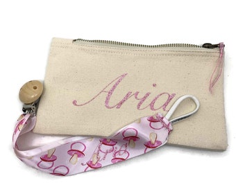 Attache tétine rose et sa pochette personnalisée - Accroche tétine bébé  personnalisée -  Cadeau personnalisé bébé rose - Cadeau naissance