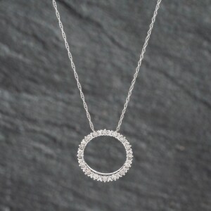Ciondolo vintage a cerchio aperto in oro bianco 9 carati con diamante da 0,25 carati e catena Principe di Galles da 45 cm (43141198)