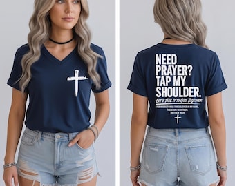 Necesitas oración. Toca mi hombro. Camiseta con cuello en V, espalda cruzada con versículo bíblico. Regalo cristiano de moda. CPS5