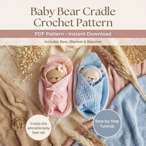 Op de afbeelding: Een haakpatroon getiteld Baby Bear Cradle Crochet Pattern met twee kleine gehaakte beertjes gewikkeld in dekentjes in kleine wiegjes, één in roze en één in blauw, met tekst die een stapsgewijze handleiding voor een PDF-patroon aangeeft.