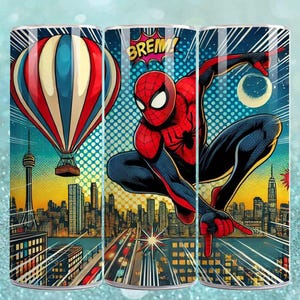 Puede incluir: Juego de tres vasos de acero inoxidable con un dise&ntilde;o de c&oacute;mic. El dise&ntilde;o incluye a Spider-Man, un globo aerost&aacute;tico y un paisaje urbano con la palabra "BREIM!" en una burbuja.