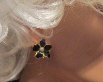 Vintage Schwarze Emaille und Perle Blumen Ohrclips