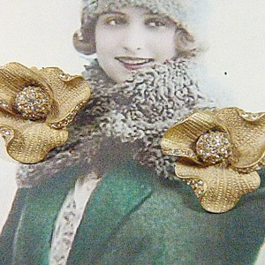 Vintage Gold and Rhinestone Flower Clip Earrings - V-EAR-599 - Gold and Rhinestone Floral Earrings - Gold Flower Earrings