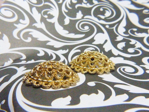 Vintage "CHRISTIAN DIOR"  Gold Filigree Clip Earr… - image 2