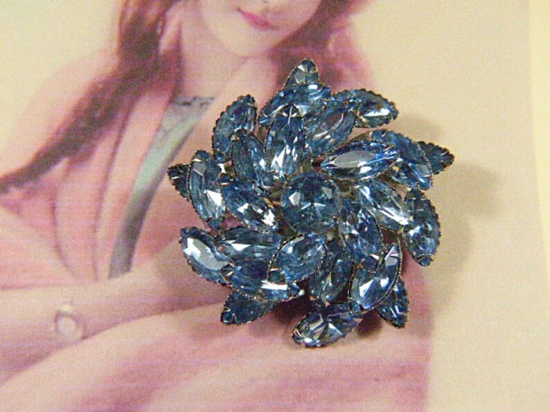 ELEGANT Vintage Blue Rhinestone Art Deco Brooch BR-324 Blue Brooch Vintage Art Deco Blue Rhinestone Brooch image 1