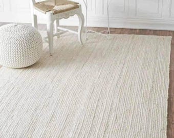 Handgewebter cremefarbener Juteteppich - umweltfreundlicher Teppich im skandinavischen Boho-Stil