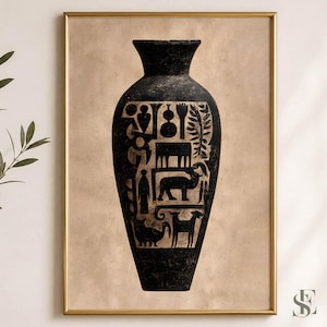 Puede incluir: Una lámina de arte enmarcada que muestra un jarrón negro con superficie texturizada sobre un fondo beige claro. El jarrón está decorado con siluetas gráficas negras de varios animales, plantas y formas abstractas dispuestas en cuadrícula.