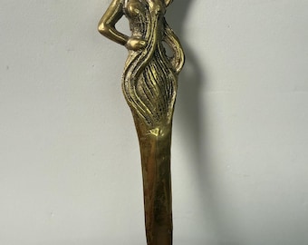 Abrecartas vintage de latón macizo con forma de mujer, estilo Art Nouveau, decoración de escritorio de mediados de siglo.