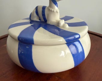 Bandeja para joyas con tapa, modelo Francie Dog de Anthropologie, con estampado de perros.