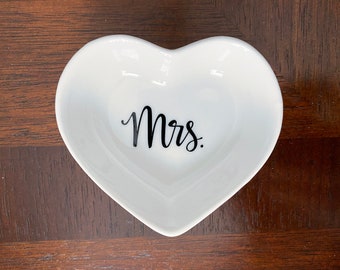 Mrs Heart Ring Dish, Bride Ring Dish, Ceramic Ring Dish, Heart Ring Dish, Gift for Bride